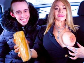MILFs want to fuck with young men. Vanessa Colombiana "feeds" Damián Tulaman, aka "Niño Polla 2.0"